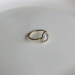 Smallオーバルリング　クリア斜め