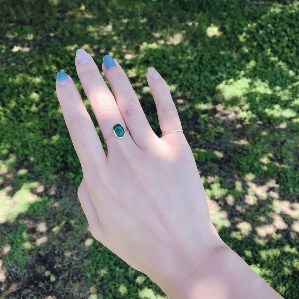 エメラルドグリーン リング