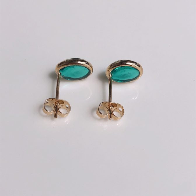 オーバルピアス　ピーコックグリーン裏面