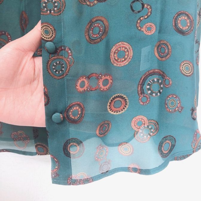 ソワパリ　ネックレス柄シャツ