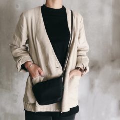 秋冬にかかせない黒トップス