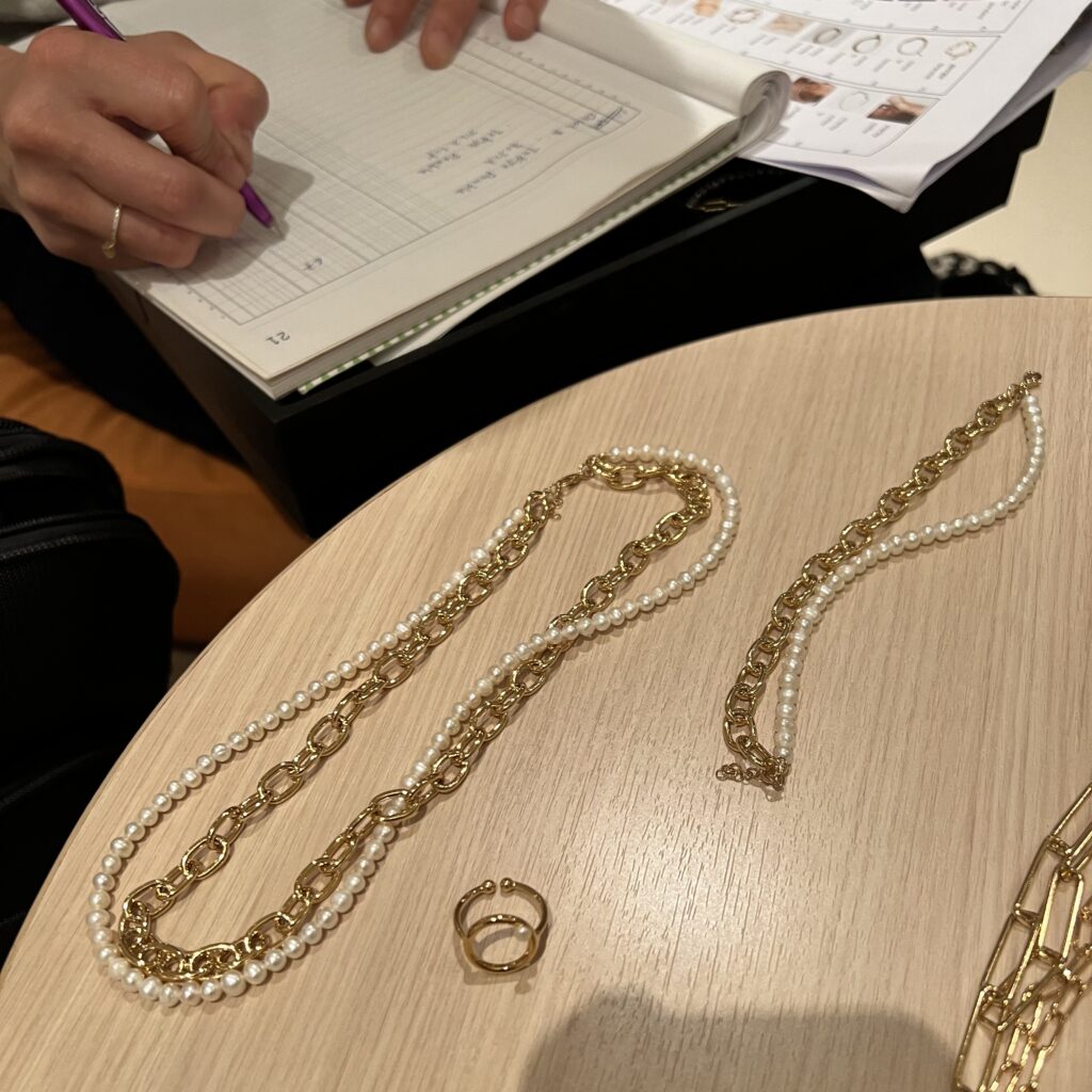 アクセサリー買い付け