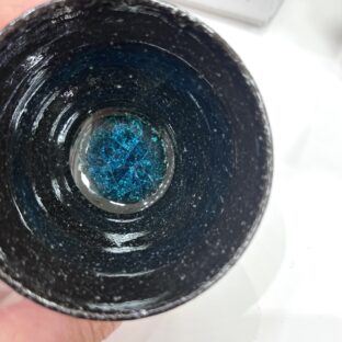 蒼の色が魅力的な白石生まれの器