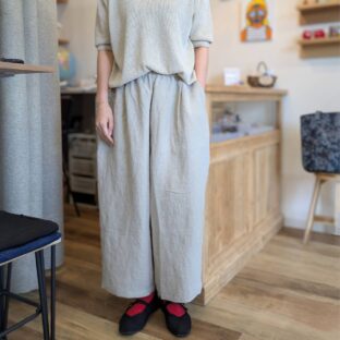 Linen Ya(リネンヤ)タックワイドパンツ