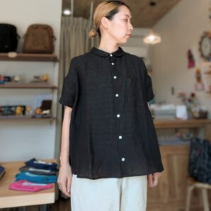 Linen Ya(リネンヤ)丸襟半袖ブラウス/ホワイト・ブラック
