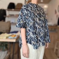 Linen Ya(リネンヤ)フラワー半袖シャツ