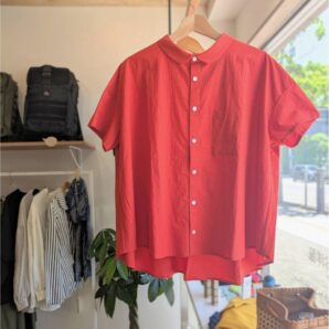 Linen Ya(リネンヤ)丸襟半袖ブラウス/レッド