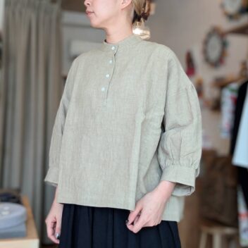 Linen Ya(リネンヤ)スタンドカラーブラウス/2color