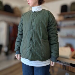 SLOW HANDS(スローハンズ)リバーシブルショートダウン