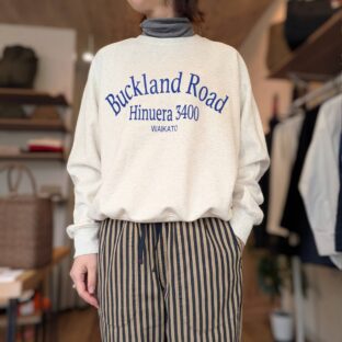 PASSIONE(パシオーネ)ロゴプリントトレーナー/2color